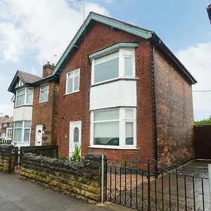  Holiday home Cosy House In The Heart Of Beeston With Free Parking And Wifi